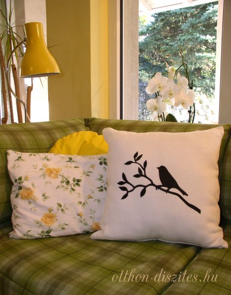 1_madaras_díszpárna